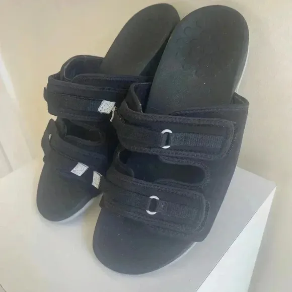 Vionic Sarah Orthotic SupportiveSlide Sandals black color in good condition