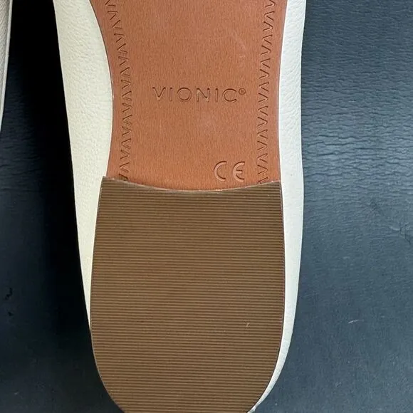 Vionic Soft Leather WILLA SLIP ON FLAT shoes womens size 9
