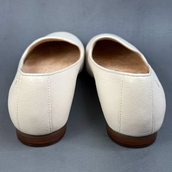 Vionic Soft Leather WILLA SLIP ON FLAT shoes womens size 9