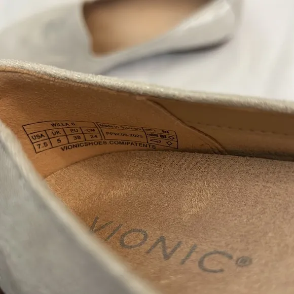 VIONIC WILLA SLIP ON FLAT