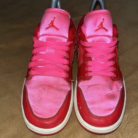 WMNS NIKE AIR JORDAN 1 LOW SE &quot;VALENTINES&quot; PINK BLAST-RED SZ 6 [FB9893-600] Shoe