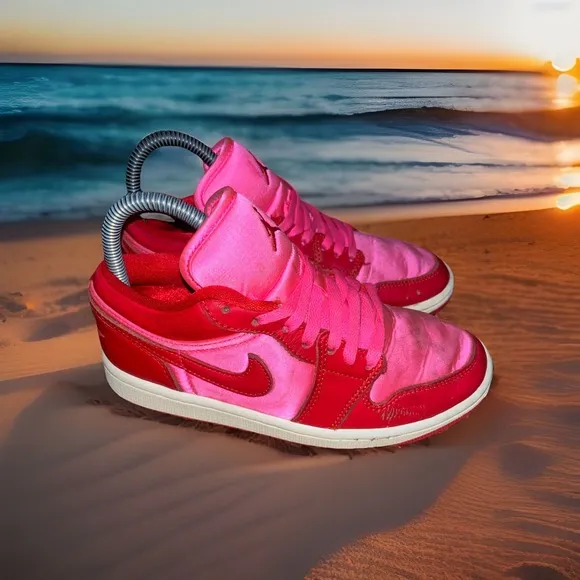 WMNS NIKE AIR JORDAN 1 LOW SE &quot;VALENTINES&quot; PINK BLAST-RED SZ 6 [FB9893-600] Shoe