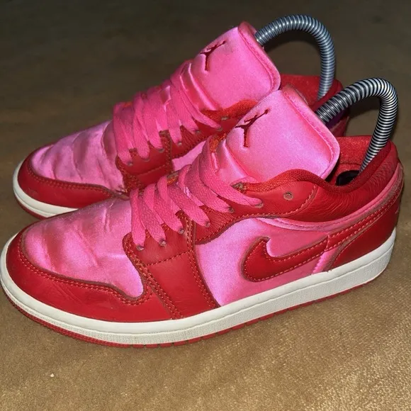 WMNS NIKE AIR JORDAN 1 LOW SE &quot;VALENTINES&quot; PINK BLAST-RED SZ 6 [FB9893-600] Shoe