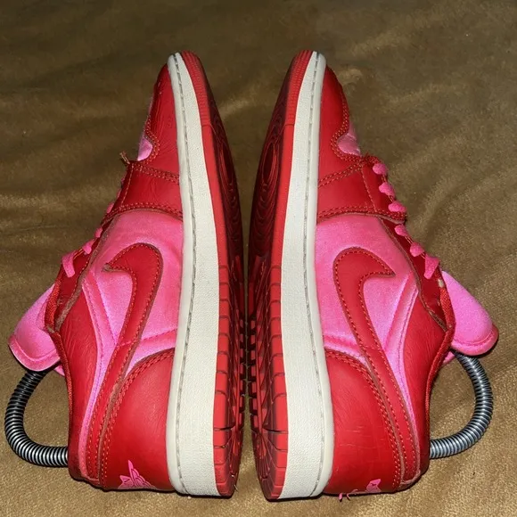 WMNS NIKE AIR JORDAN 1 LOW SE &quot;VALENTINES&quot; PINK BLAST-RED SZ 6 [FB9893-600] Shoe