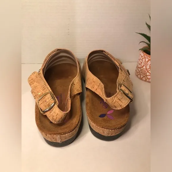 Women's Helle Tan and Gold Sandals
