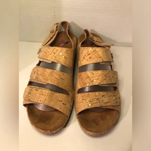 Women's Helle Tan and Gold Sandals