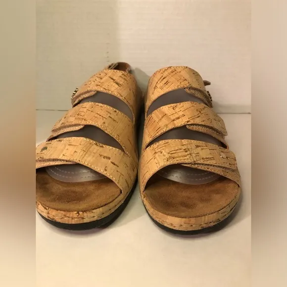 Women's Helle Tan and Gold Sandals