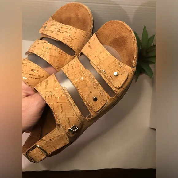 Women's Helle Tan and Gold Sandals