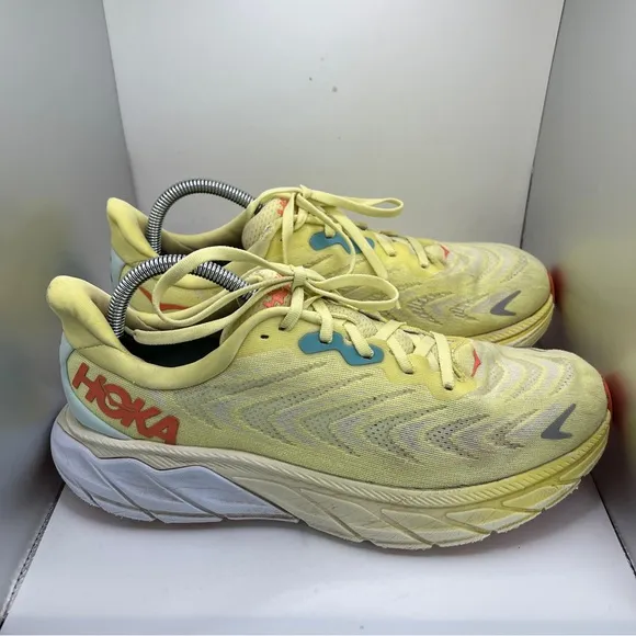 Women’s Hoka One One Arahi 6 Running Shoes Size 10.5