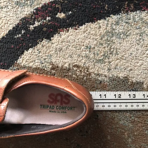 Womens size 8.5 brown SAS Roamer Velcro Walking Shoe