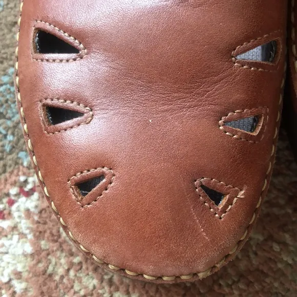 Womens size 8.5 brown SAS Roamer Velcro Walking Shoe