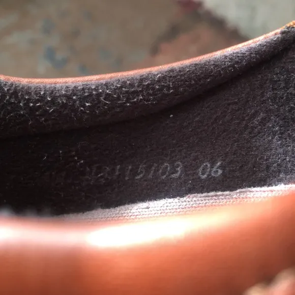 Womens size 8.5 brown SAS Roamer Velcro Walking Shoe