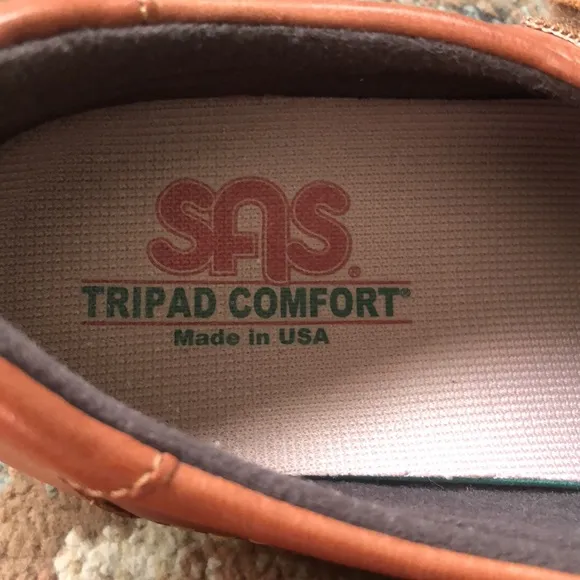 Womens size 8.5 brown SAS Roamer Velcro Walking Shoe