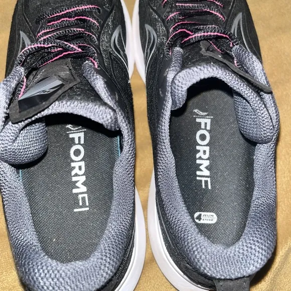 Women's Sz 9.5 Or Men's 8.5 Saucony S20724-05 Kinvara 13 Sneakers Wide Gym Shoes