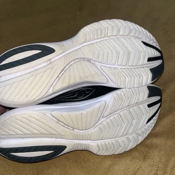 Women's Sz 9.5 Or Men's 8.5 Saucony S20724-05 Kinvara 13 Sneakers Wide Gym Shoes