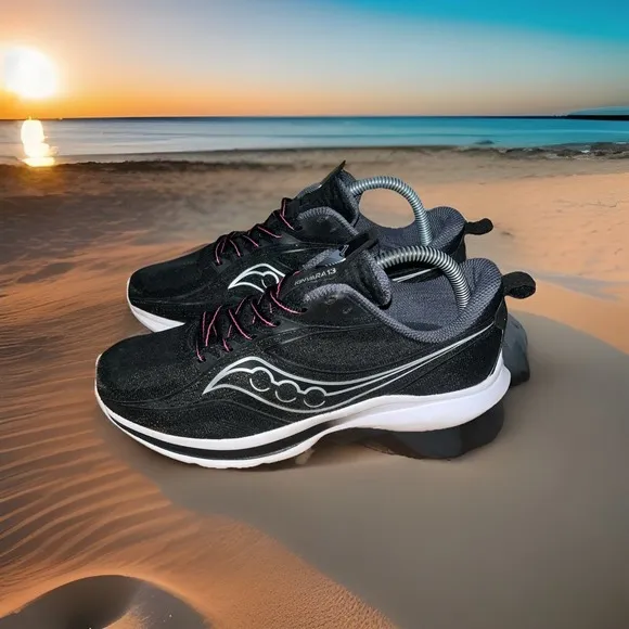 Women's Sz 9.5 Or Men's 8.5 Saucony S20724-05 Kinvara 13 Sneakers Wide Gym Shoes