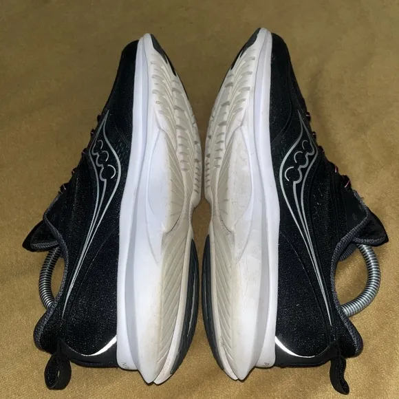 Women's Sz 9.5 Or Men's 8.5 Saucony S20724-05 Kinvara 13 Sneakers Wide Gym Shoes