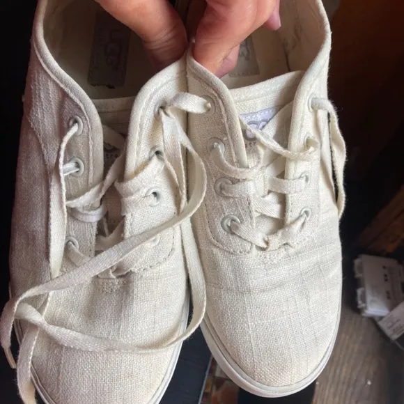Women's UGG Australia Beige Cream Lace Up Casual Sneaker Shoes Size 3 US