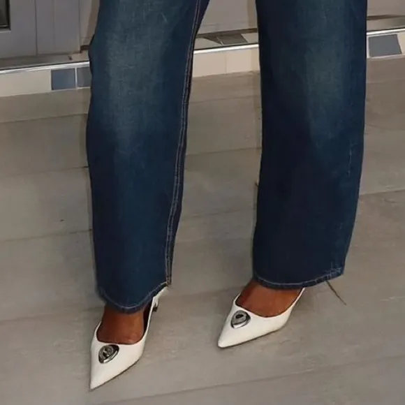 ZARA sz 10 - White Leather Kitten Heel Shoes with Metal Detail. Blogger Fave