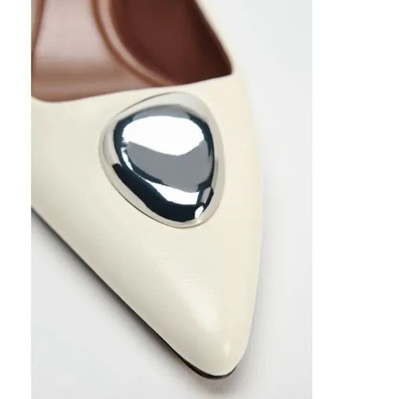ZARA sz 10 - White Leather Kitten Heel Shoes with Metal Detail. Blogger Fave