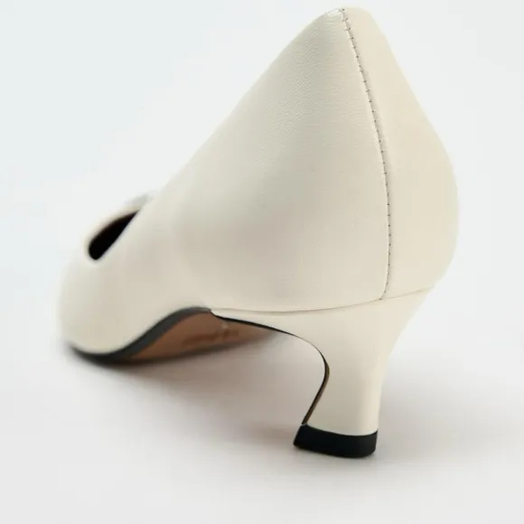 ZARA sz 10 - White Leather Kitten Heel Shoes with Metal Detail. Blogger Fave