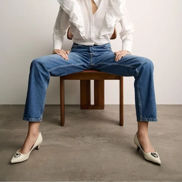 ZARA sz 10 - White Leather Kitten Heel Shoes with Metal Detail. Blogger Fave