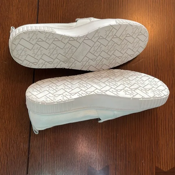 Zodiac Ciara Slip-On Sneakers Shoes Women's 9M Cream color